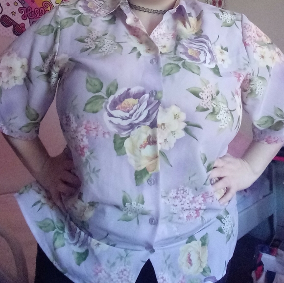 | Beautiful flower πΌ printed Button down ST - Picture 4 of 6